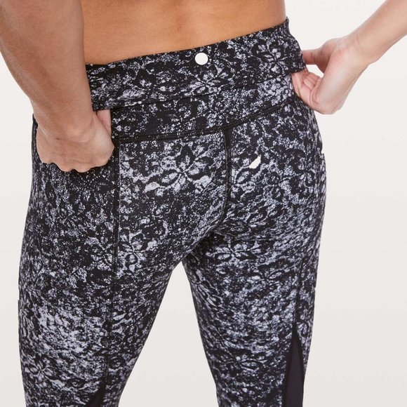 LULULEMON black lace wunder under crop ii scallop - Picture 4 of 10